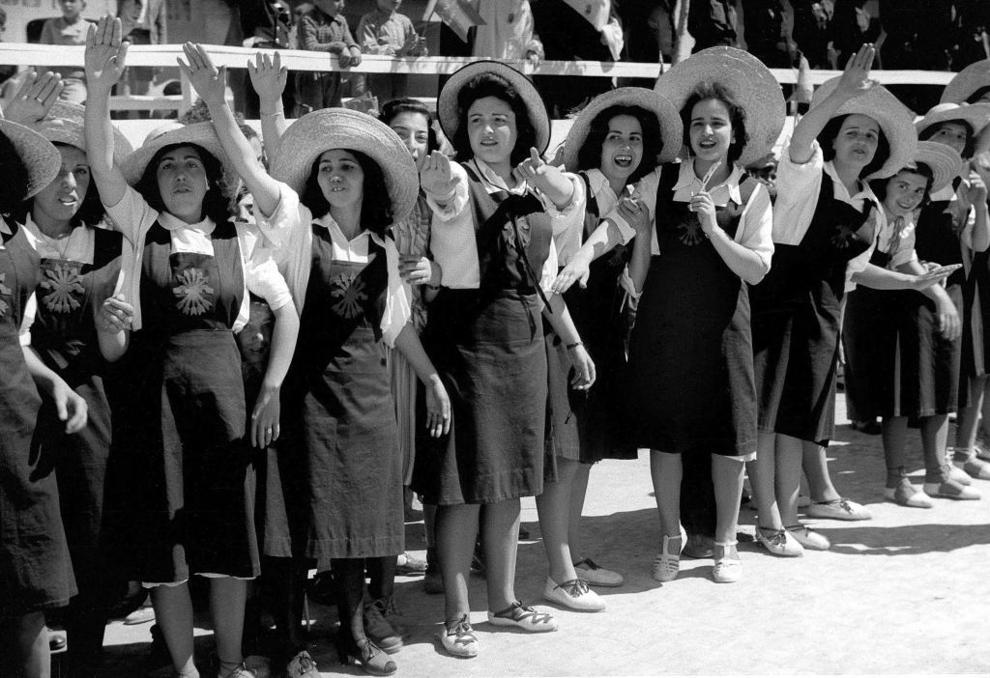 ¿Cómo Era La Famosa Sección Femenina?