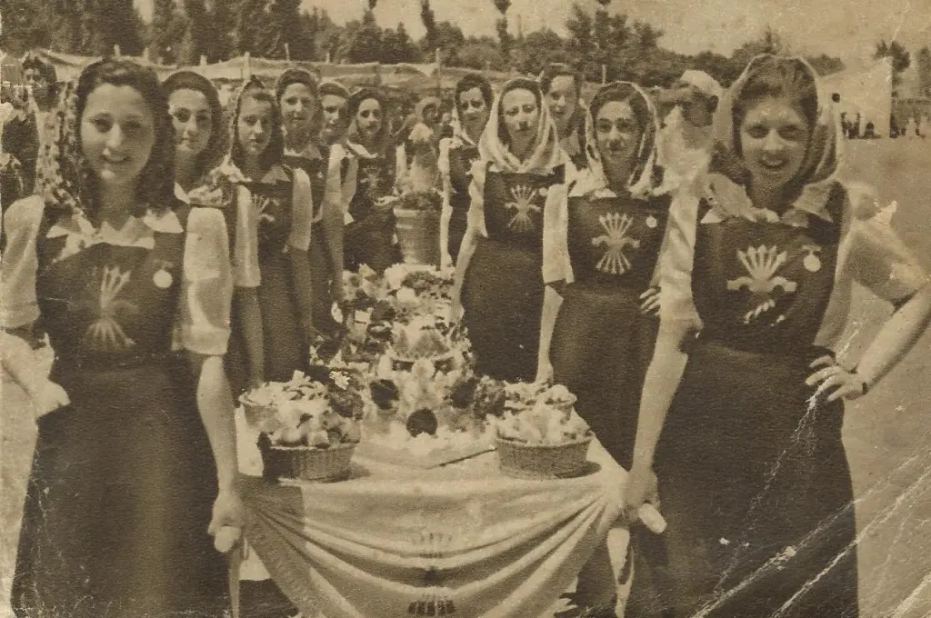 ¿Cómo Era La Famosa Sección Femenina?