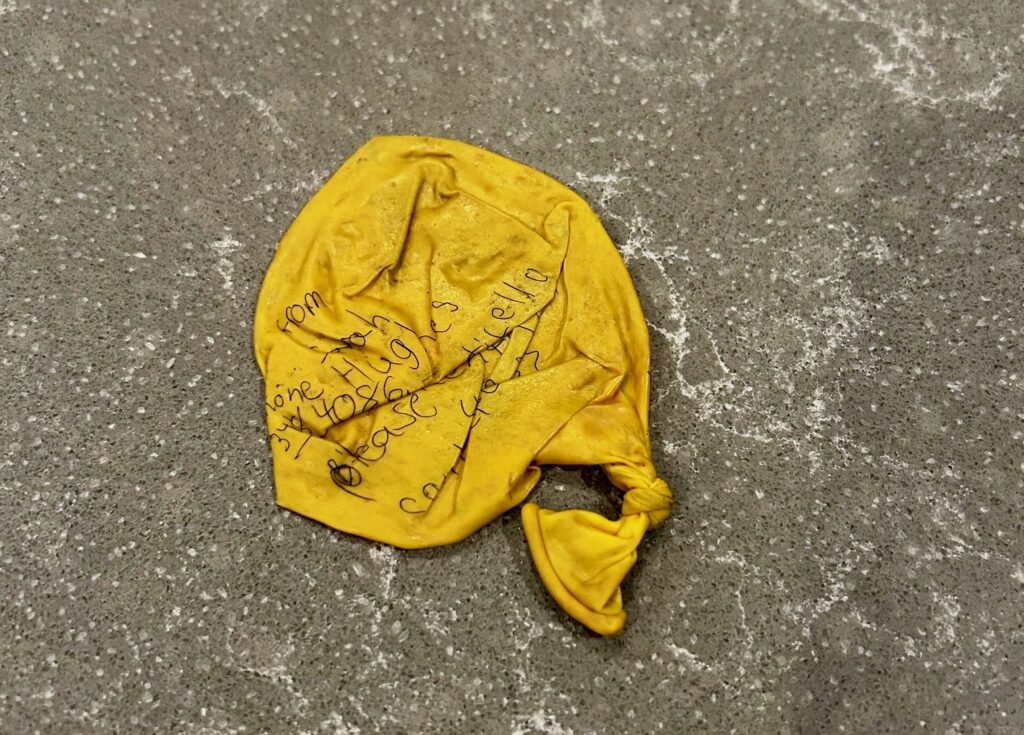 El globo que unió a dos niñas con el mismo nombre